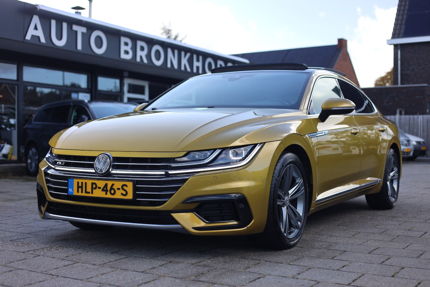 Volkswagen Arteon - 2.0 TSI R-LINE | AUT I CAMERA I PANO | NAVI | LEDER - AutoWereld.nl