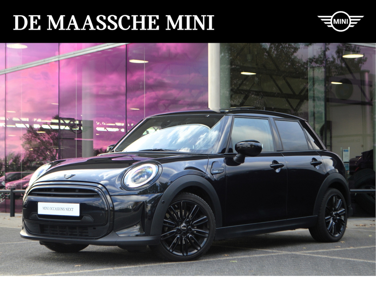 MINI 5-Deurs - Cooper Camden Edition Classic Automaat / Panoramadak / Navigatie / Comfort Acces / Camera - AutoWereld.nl