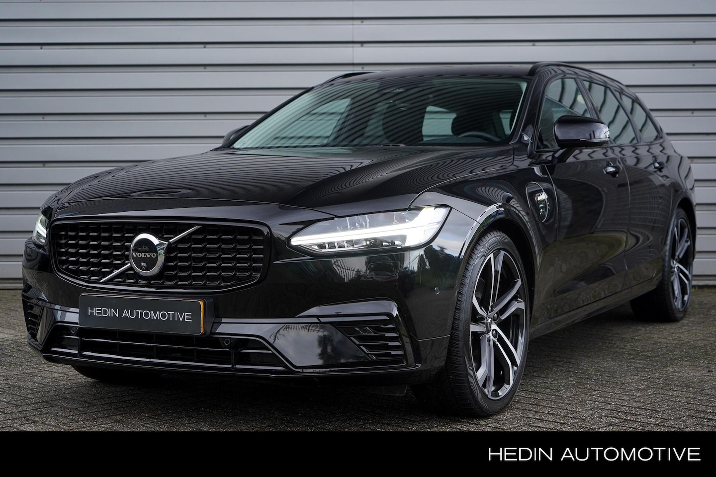 Volvo V90 - 2.0 T8 Plug-in hybrid AWD Ultra Executive Edition | Panoramadak | Luchtvering | Bowers & W - AutoWereld.nl