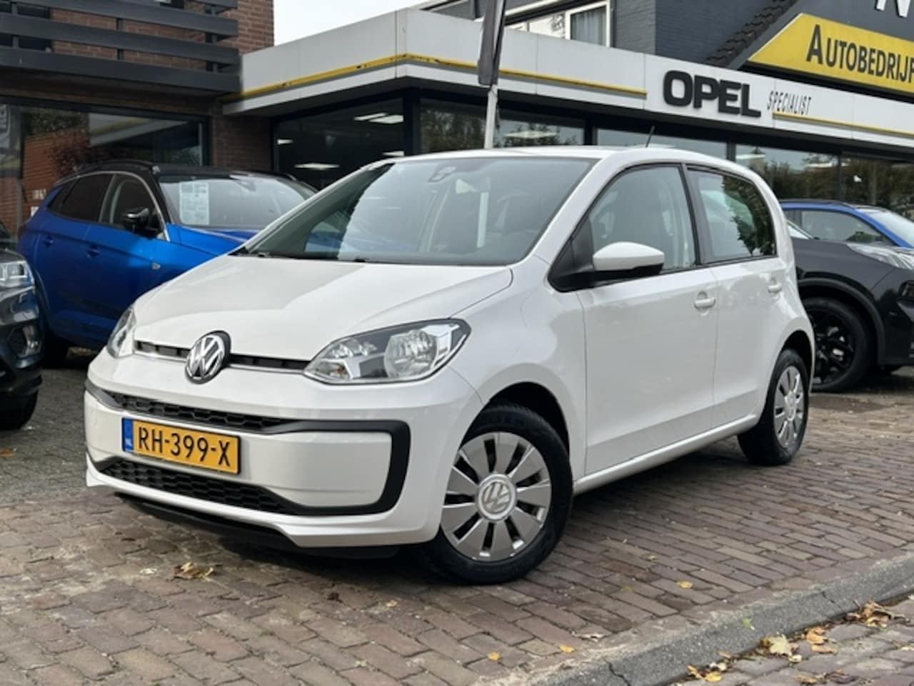 Volkswagen Up! - 1.0 60PK 3D BMT Move up! 1.0 60PK 5D BMT Move up! + Airco/ Bluetooth/ NL auto - AutoWereld.nl
