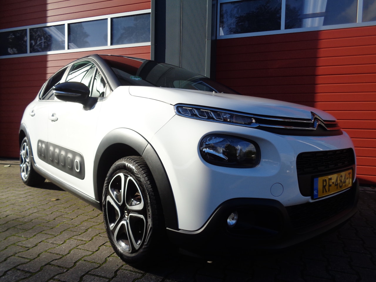 Citroën C3 - 1.2 PureTech Feel Edition 82PK Clima Cruise LMV NL-Auto - AutoWereld.nl