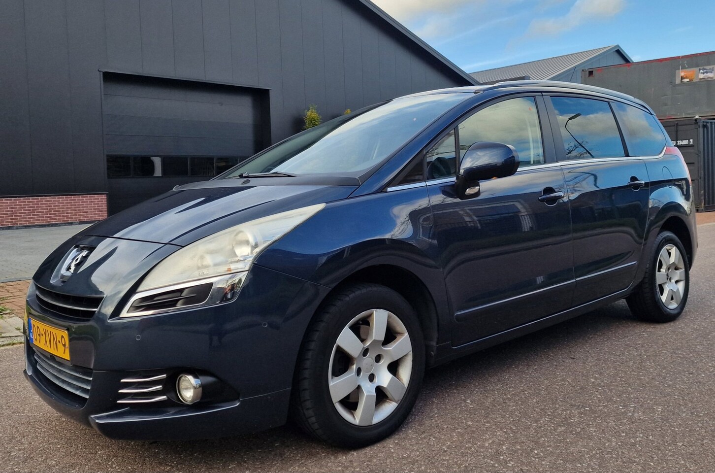 Peugeot 5008 - 1.6 THP Style 7p. PANO NAVI PSENSOR LEDER CRUISE TREKHAAK 2 X SLEUTELS - AutoWereld.nl