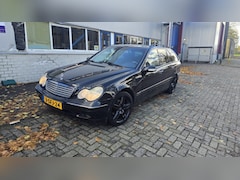 Mercedes-Benz C-klasse Combi - 180 Avantgarde C-klasse Combi 180 Avantgarde Geen APK uitlaat lek zo mee