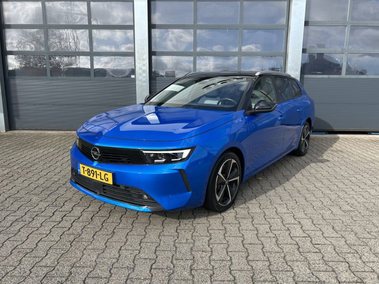 Opel Astra Sports Tourer - 1.6 Hybrid 180pk Aut Business Elegance - AutoWereld.nl