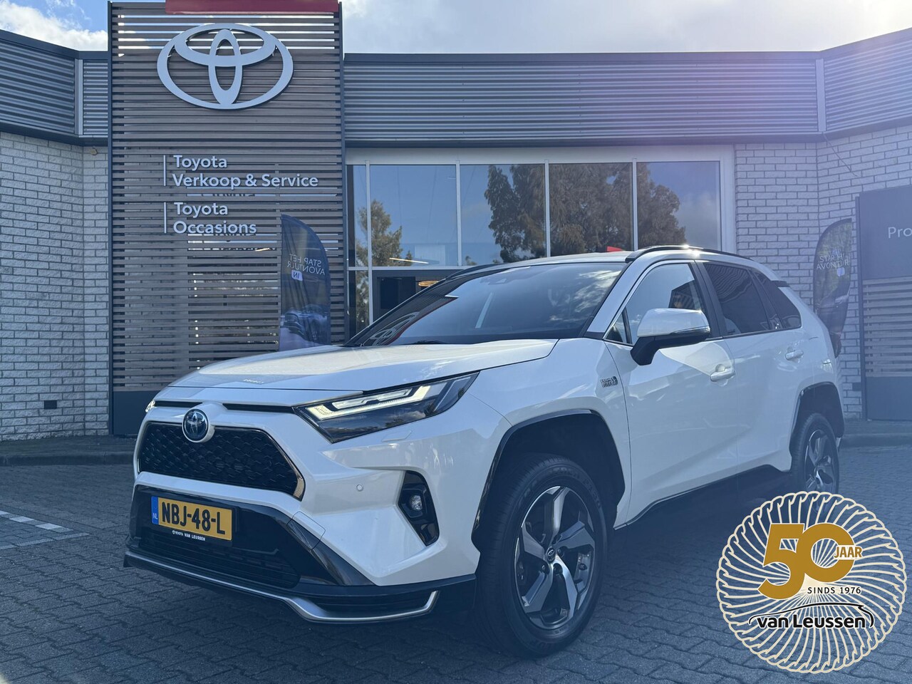 Toyota RAV4 - 2.5 PLUG IN HYBRID AWD BUSINESS STOEL/STUURVERW EL-STOEL APPLE/ANDROID EL-ACHTERKLEP KEYLE - AutoWereld.nl
