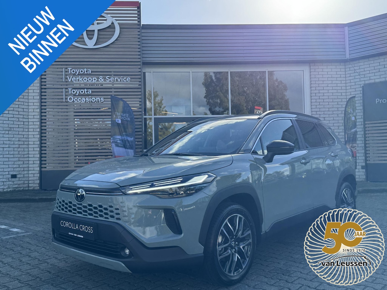 Toyota Corolla Cross - Hybrid 140 DYNAMIC NIEUW DIRECT UIT VOORRAAD LEVERBAAR! STOEL/STUURVERW EL-ACHTERKLEP 18'' - AutoWereld.nl