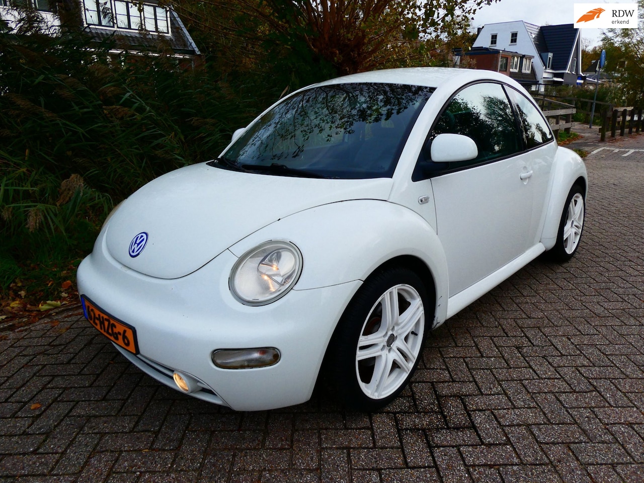 Volkswagen New Beetle - 2.0i 116pk Highline Airco APK Sep. 2027 Youngtimer - AutoWereld.nl