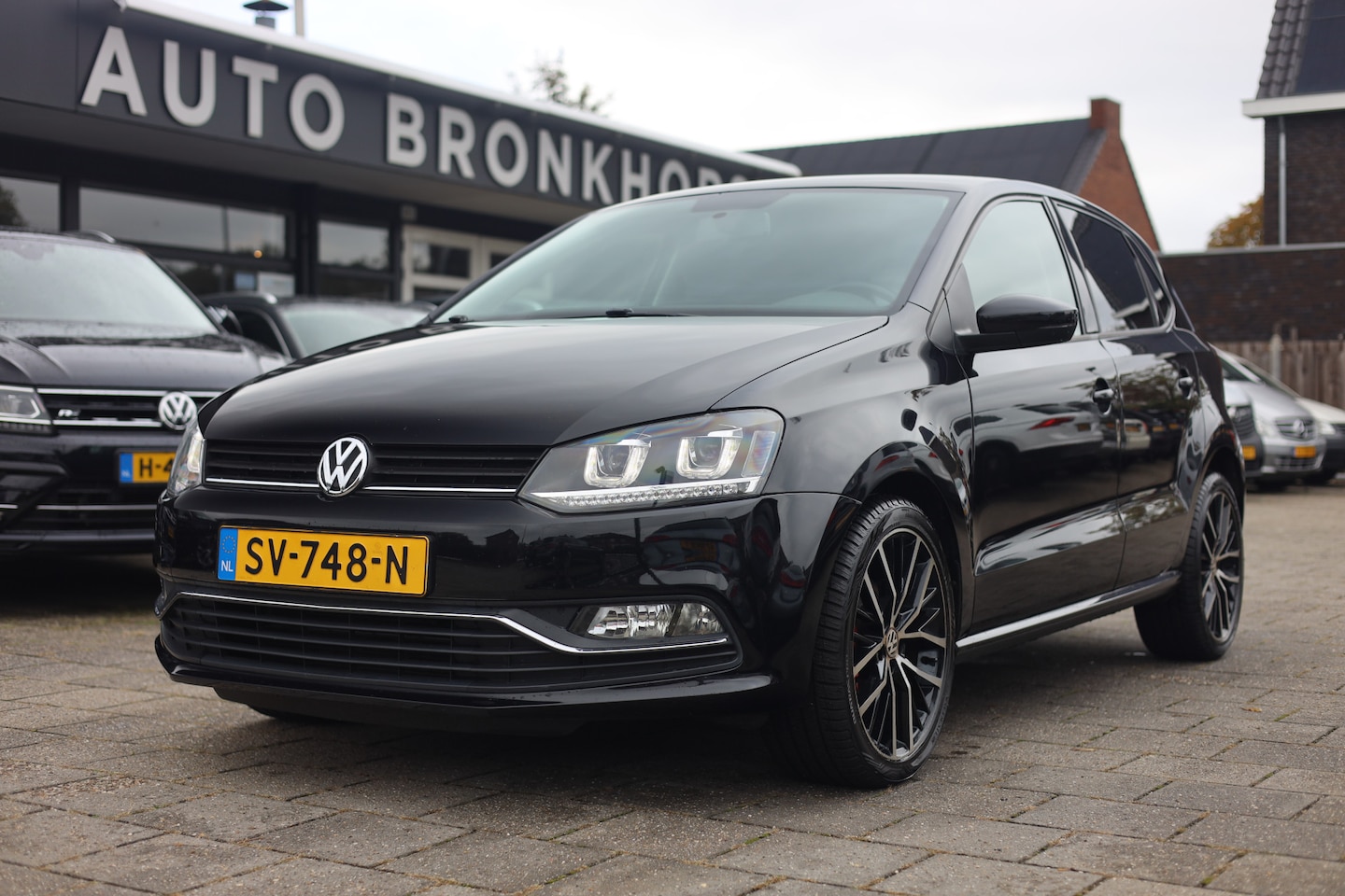 Volkswagen Polo - 1.2 TSI Highline I BLUETOOTH I 5 DRS I LED I AIRCO I 17 INCH - AutoWereld.nl