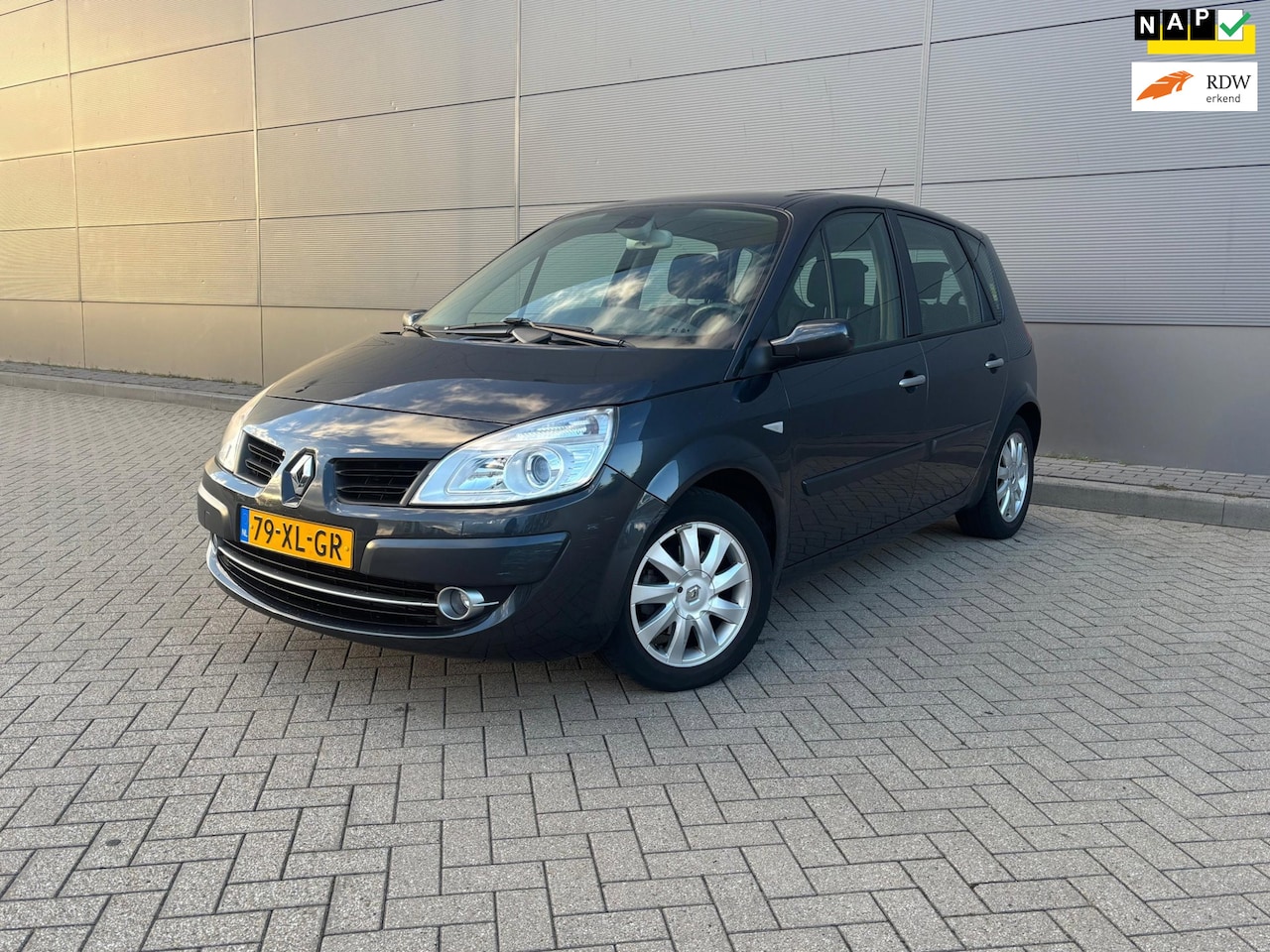 Renault Scénic - 1.6-16V Tech Line Automaat|Clima|Cruise|Keyless - AutoWereld.nl