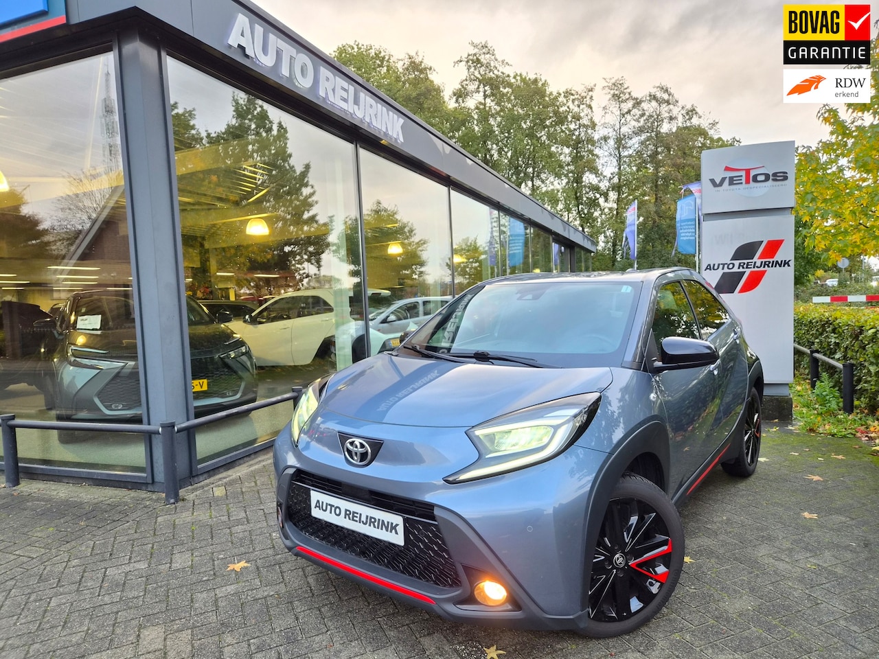 Toyota Aygo X - 1.0 VVT-i MT UNDERCOVER /18"LMV/LEDER/JBL/PARK.SENS/KEYLESS/TWO TOWN - AutoWereld.nl