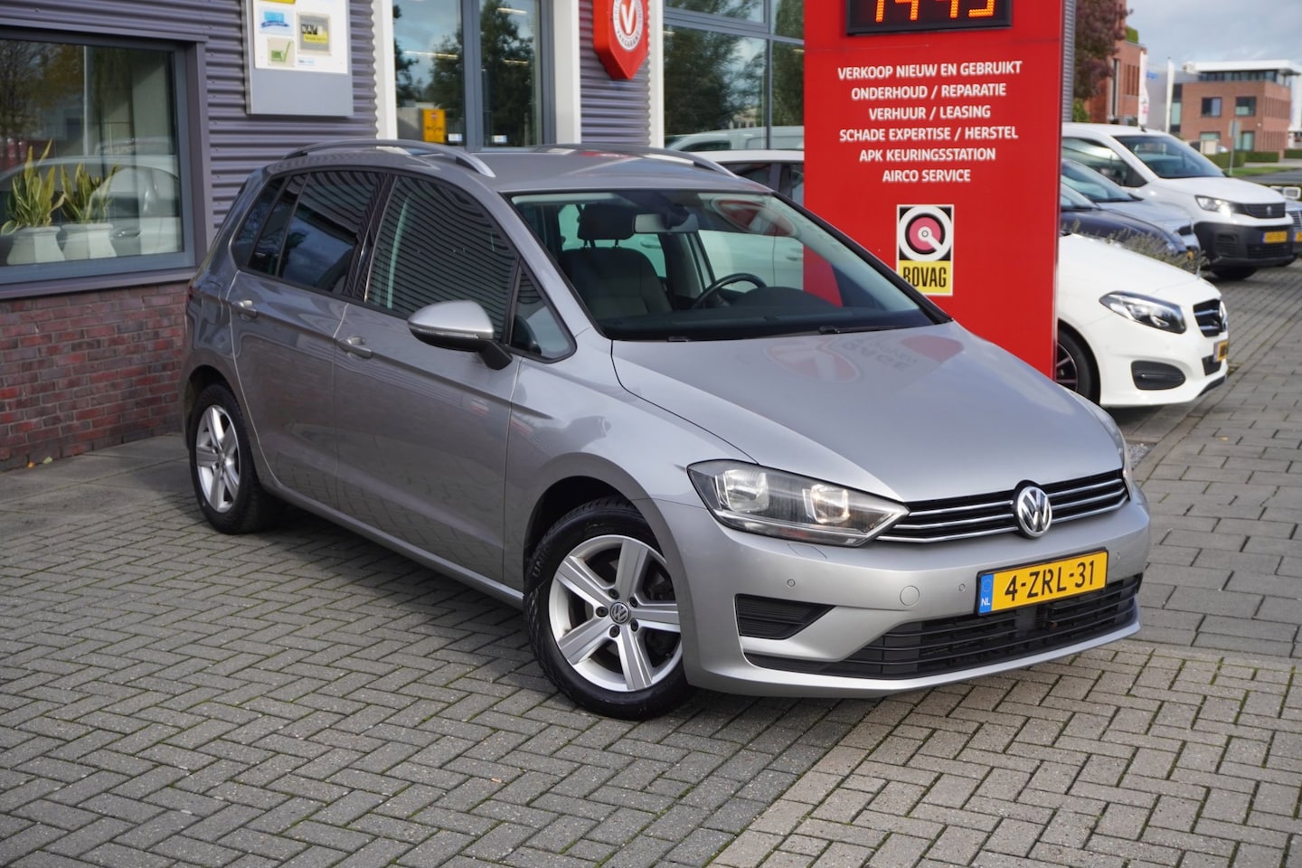 Volkswagen Golf Sportsvan - 1.2 TSI Highline / DSG / Trekhaak / Stoelverwarming / Bluetooth - AutoWereld.nl