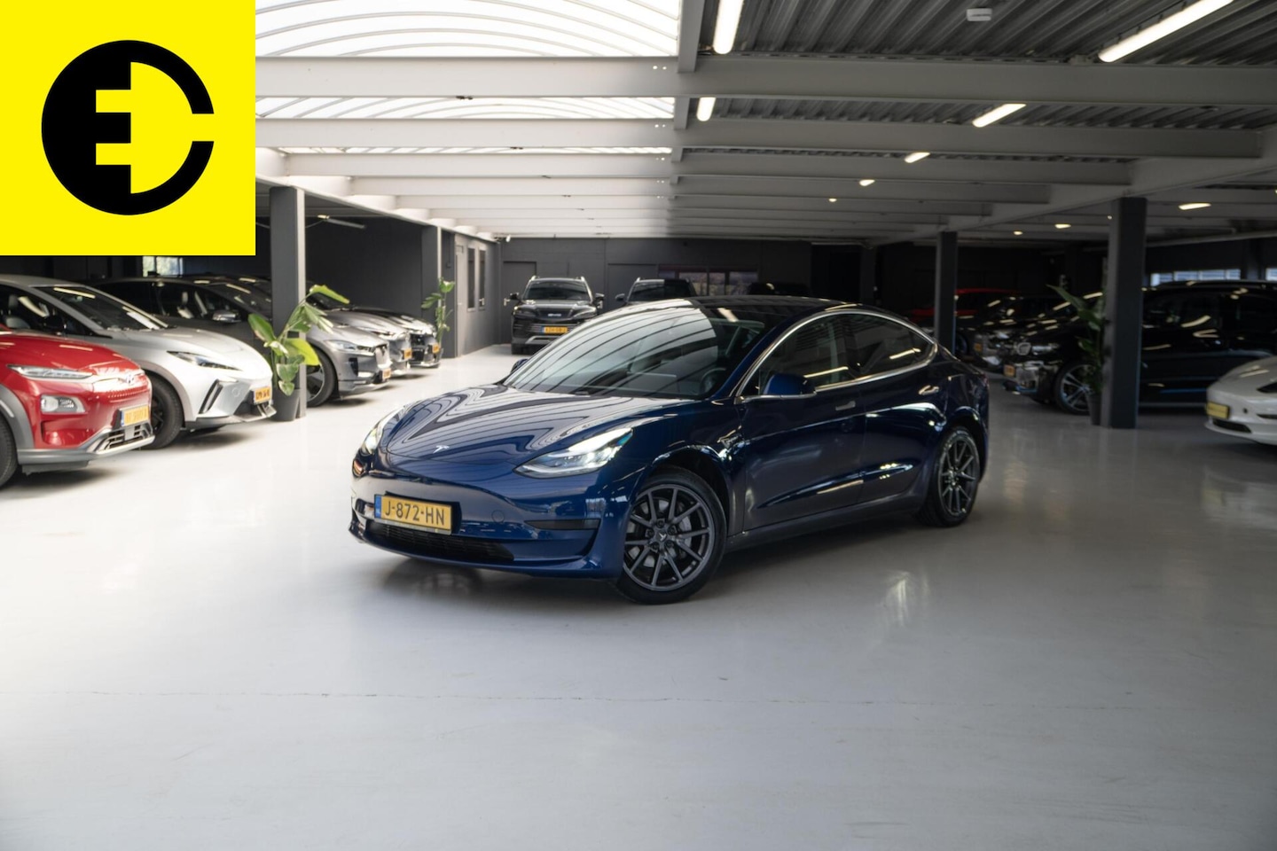 Tesla Model 3 - Standard RWD Plus 60 kWh | SOH 85,4% | Trekhaak | Pano - AutoWereld.nl