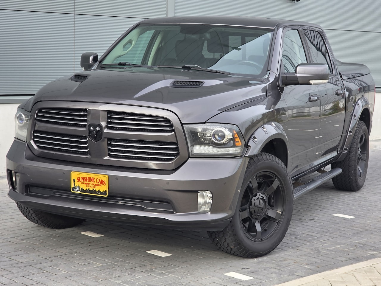 Dodge Ram 1500 - SPORT 4X4 CREW CAB. 5,7LTR V8 AUT. LAGE CAT. 35K ONDERHOUD EN REVISIE REEDS GEHAD MET FACT - AutoWereld.nl