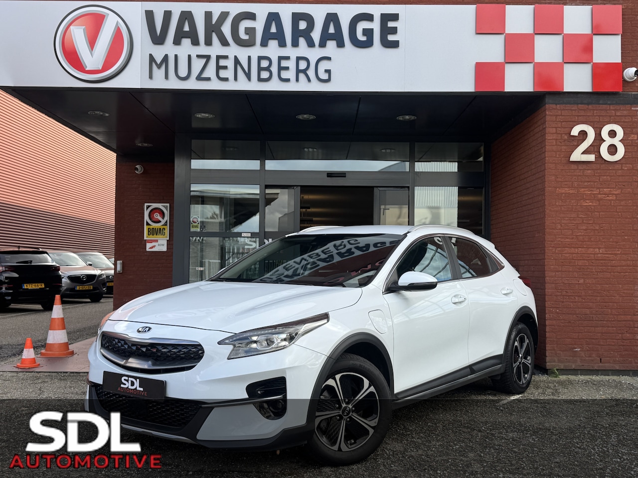 Kia XCeed - 1.6 GDi PHEV DynamicPlusLine // KEYLESS // HALF LEDER // CAMERA+SENSOREN // STUUR+STOELVER - AutoWereld.nl