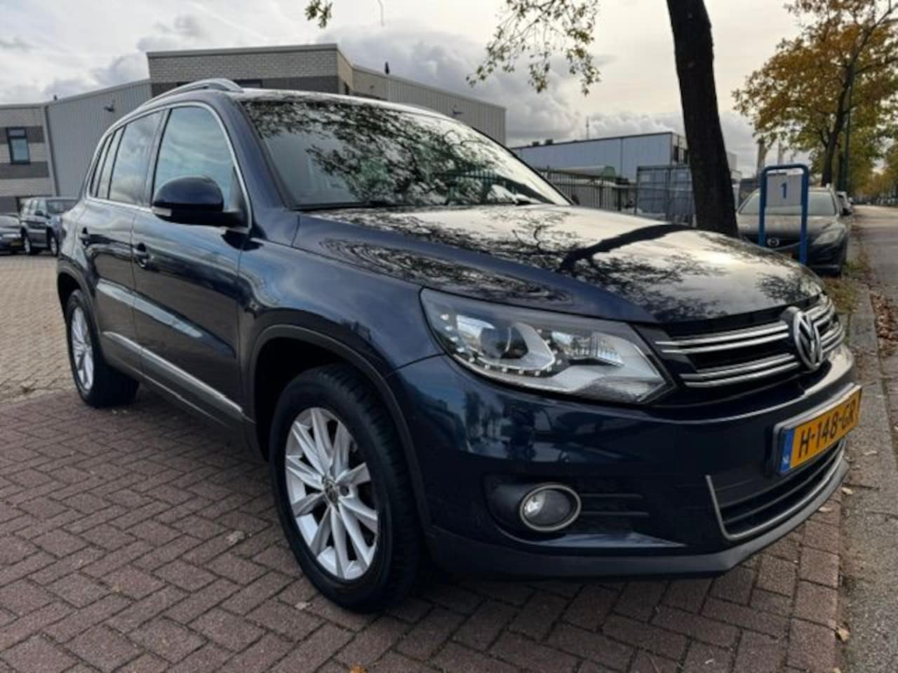 Volkswagen Tiguan - 2.0 TSI 180pk Sport&Style 4Motion Automaat Airco/ECCC,Cruisecontrol,Navigatie,Panoramadak - AutoWereld.nl