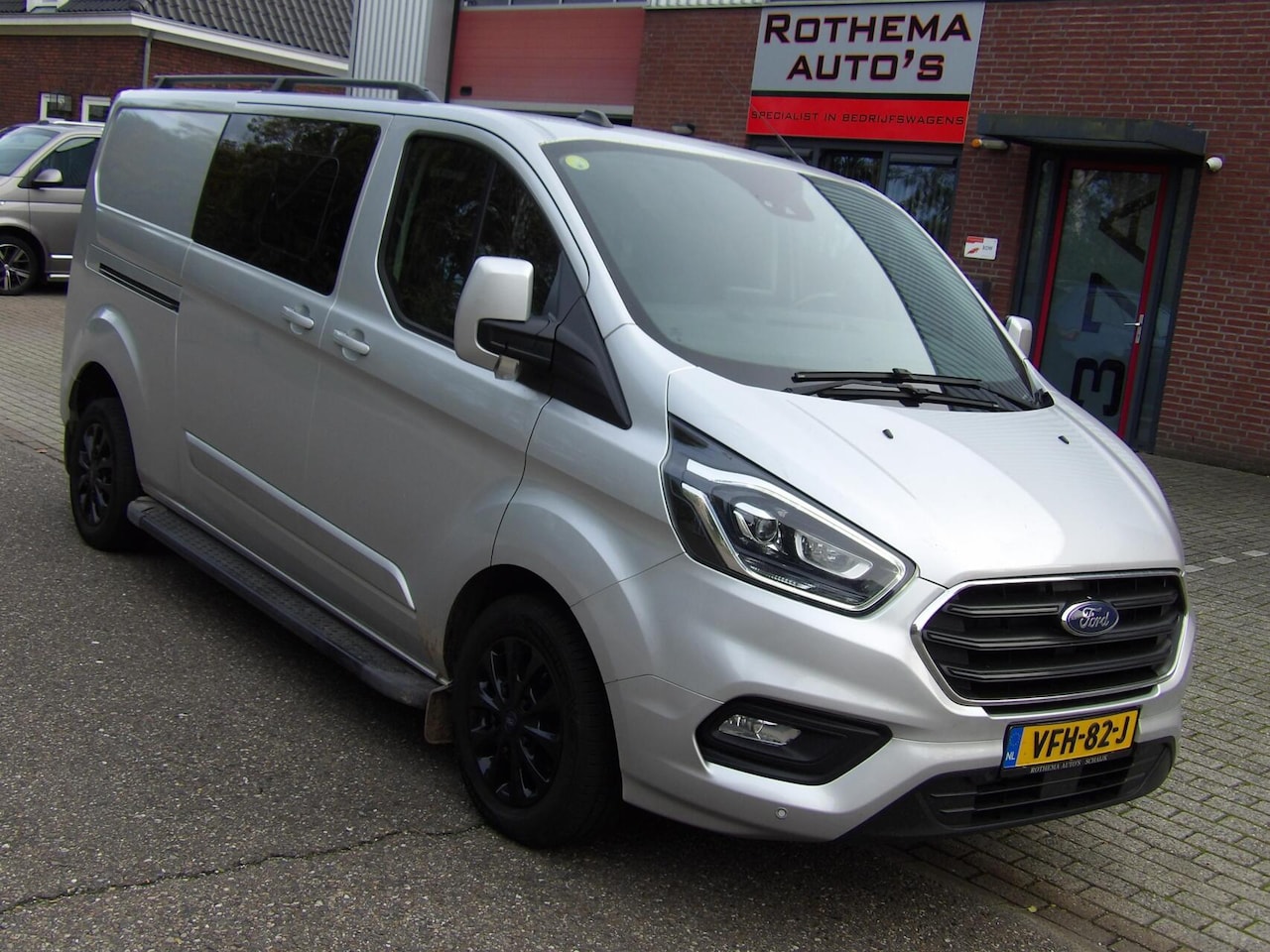 Ford Transit Custom - 2.0 TDCI 170PK 2020 DUBCAB VELE EXTRA'S 2x SCHUIFDEUR PRACHTIGE STAAT - AutoWereld.nl