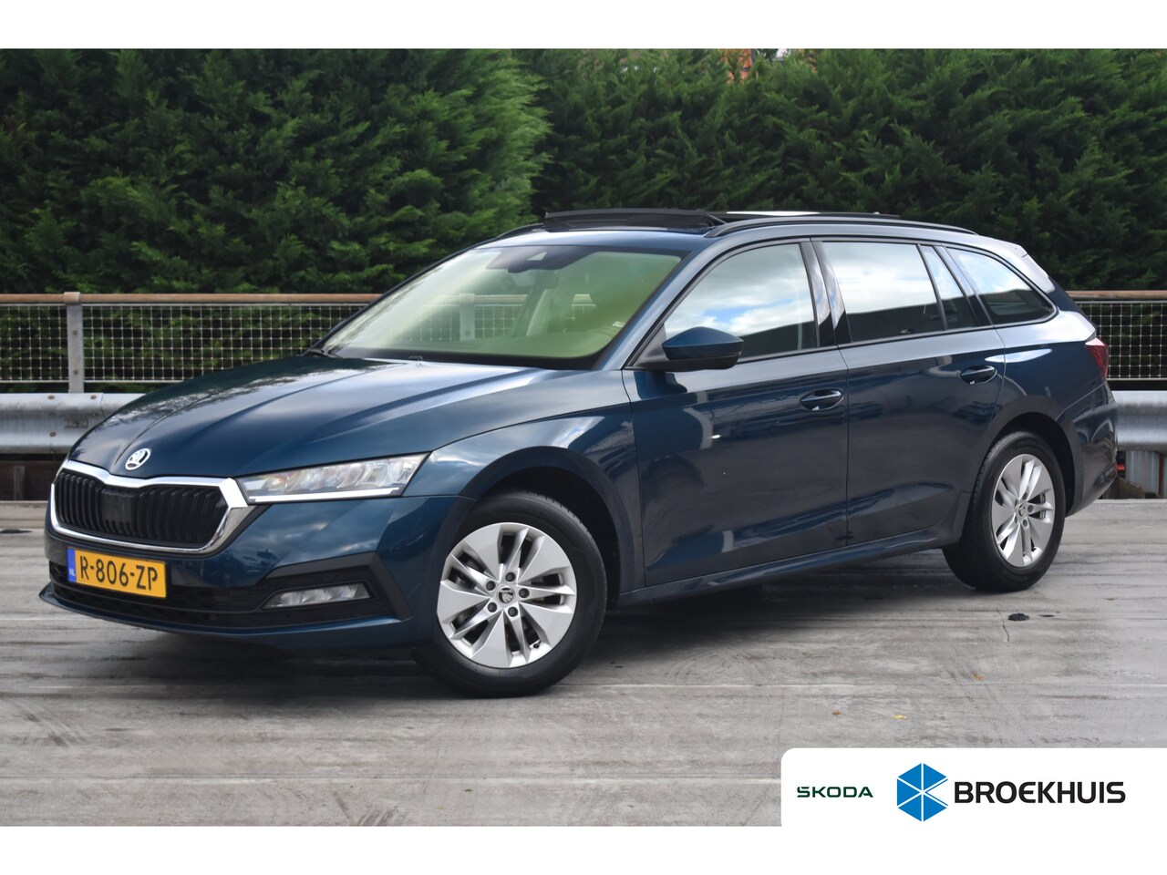 Skoda Octavia Combi - 1.0 e-TSI 110PK DSG Business Edition | Panoramadak - elektrisch schuif-kanteldak | Wegklap - AutoWereld.nl