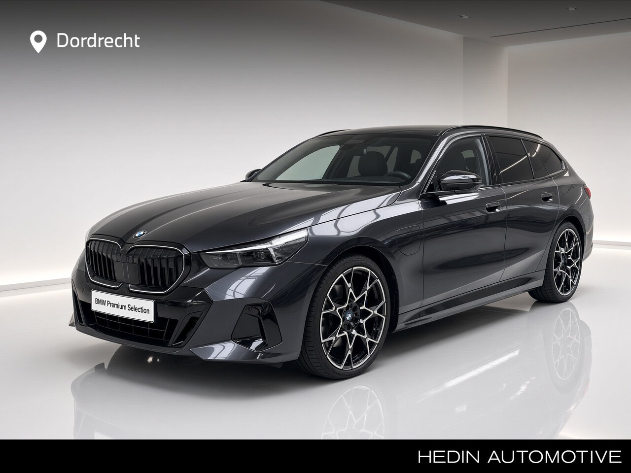 BMW 5-serie Touring - 550e xDrive M-Sport Pro | Panorama | Harman Kardon | Harman Kardon | Trekhaak | M Performa - AutoWereld.nl