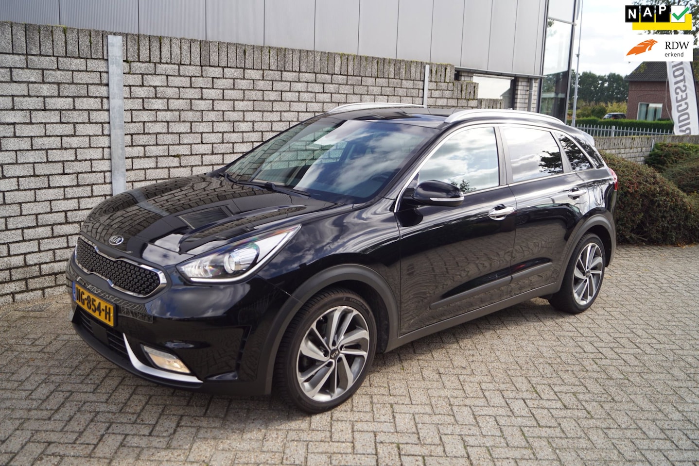 Kia Niro - 1.6 GDi Hybrid SportsLine Autom Leder Sportst Stoel/Stuurverw Navi Camera Clima Adaptieve - AutoWereld.nl