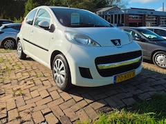 Peugeot 107 - 1.0-12V Millesim 200
