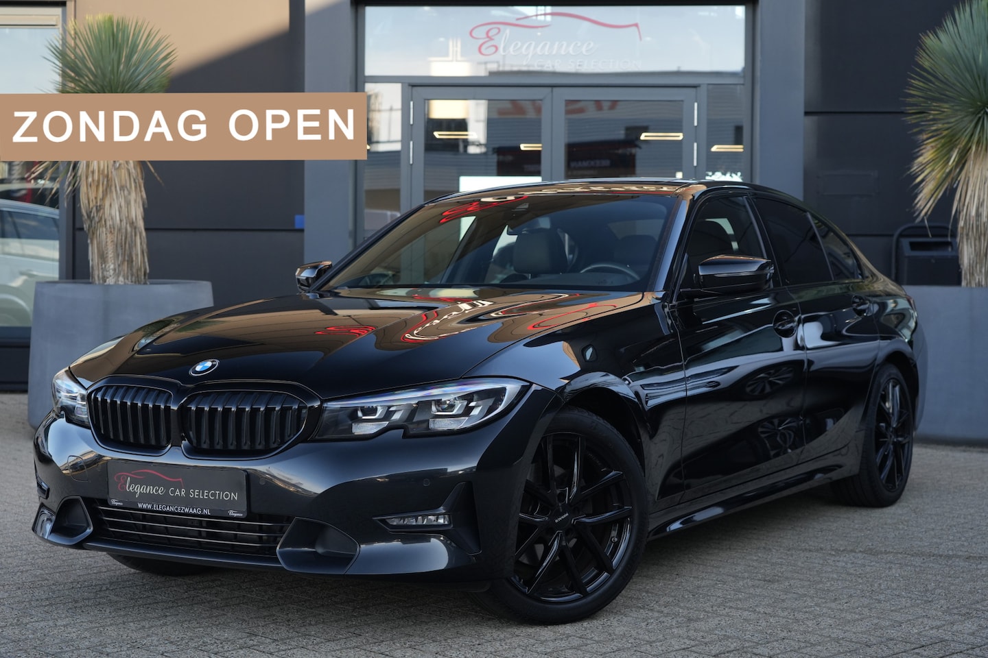 BMW 3-serie - 320i High Executive | 184 PK | Leder | Navigatie | Cruise control | Parkeersensoren | BMW - AutoWereld.nl