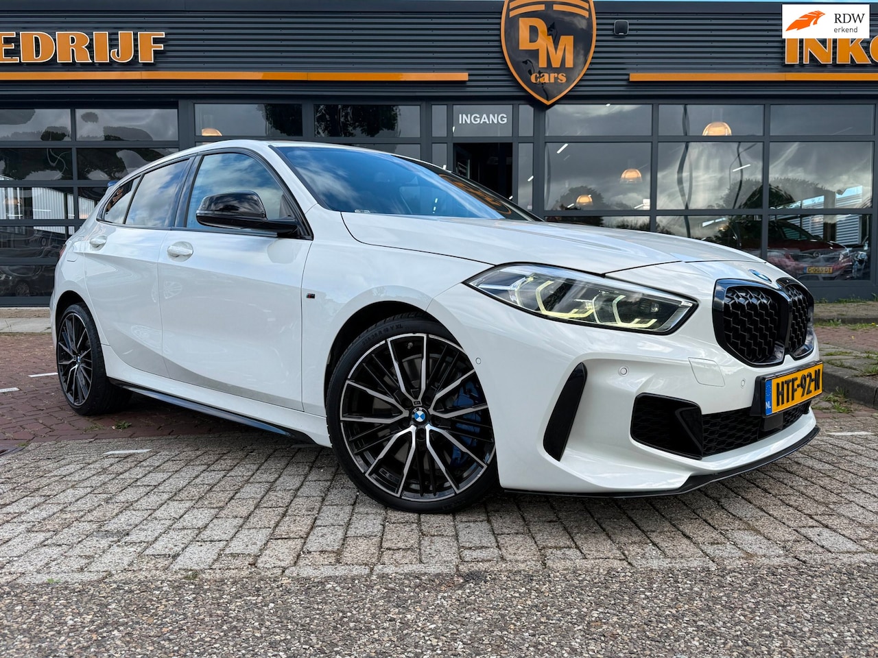 BMW 1-serie - M135i xDrive | Hud | Pano | Camera | Dodehoek | - AutoWereld.nl