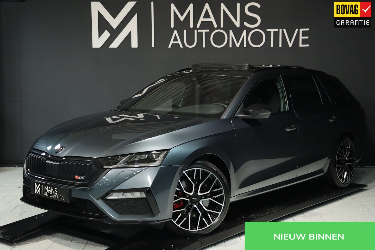 Skoda Octavia Combi - 2.0 TSI iV RS / PANODAK / MATRIX / KEYLESS / ACC / CAMERA / STUUR+STOELVERW. - AutoWereld.nl