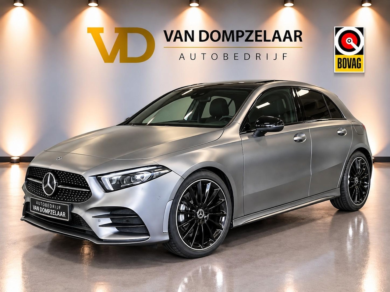 Mercedes-Benz A-klasse - 200 Premium Plus AUTOMAAT / AMG PAKKET / PANODAK / ELEC.STOELEN / NAVI / ORG.MATGRIJS / HU - AutoWereld.nl