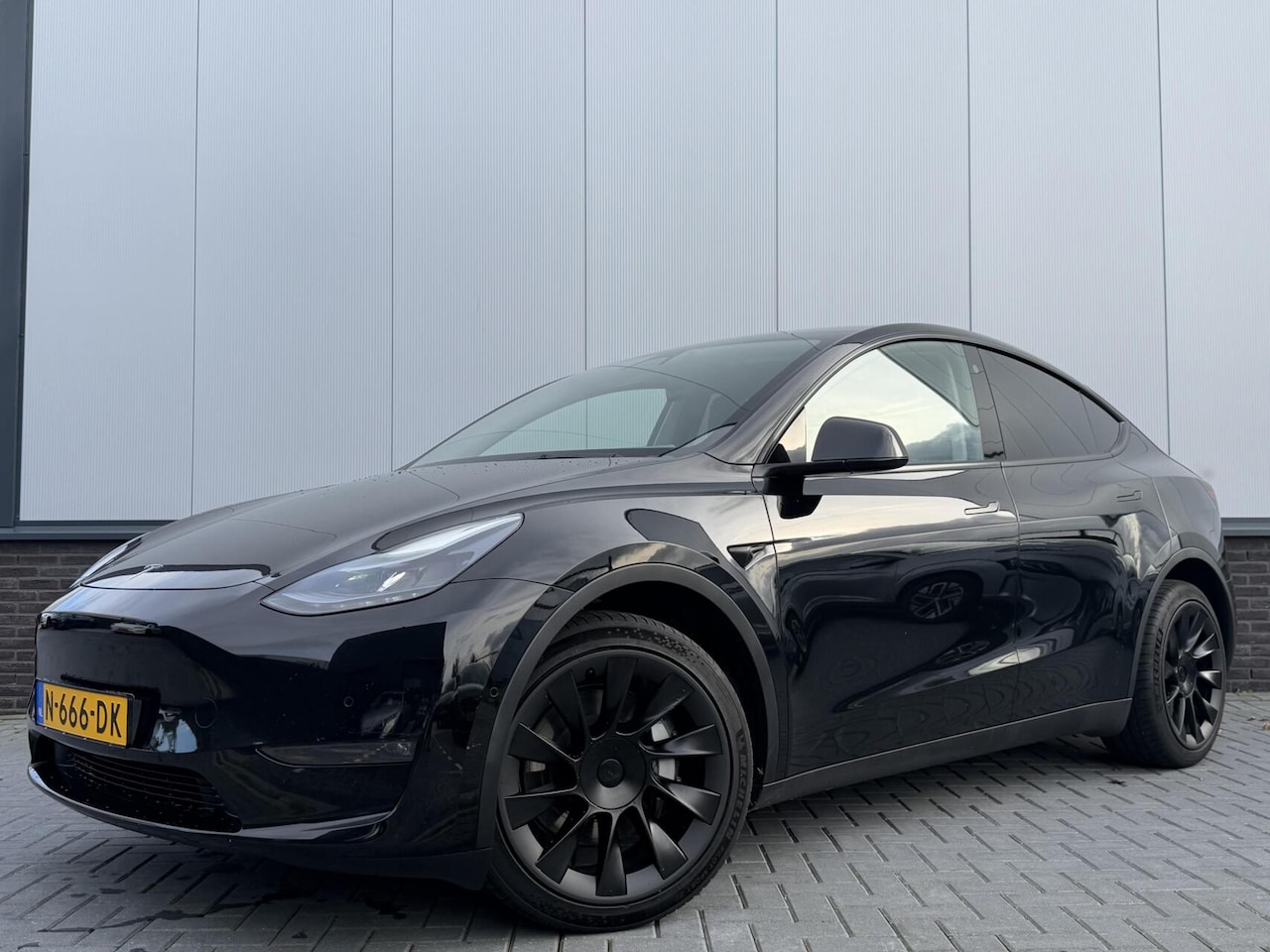 Tesla Model Y - Long Range AWD 75 kWh Long Range AWD 75 kWh - AutoWereld.nl