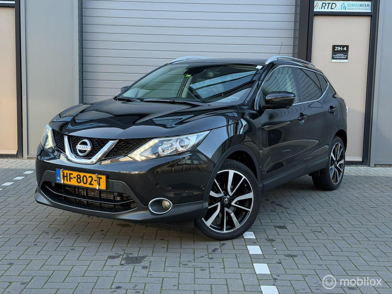 Nissan Qashqai - 1.2 Connect Ed. | 360° | Trekhaak | Pano | sfeerverlichting | dodehoek | PDC | Automaat | - AutoWereld.nl