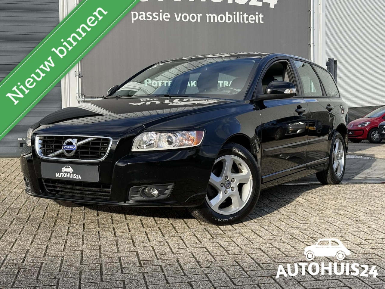Volvo V50 - 2.0 Momentum 2011 NL-AUTO |GOED ONDERHOUDEN - AutoWereld.nl