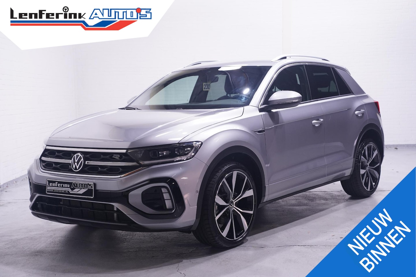 Volkswagen T-Roc - 1.5 TSI 150 pk Aut. R Line Ext/Int. Matrix LED Dodehoek Assist, Elek. Achterklep, 19" LMV, - AutoWereld.nl