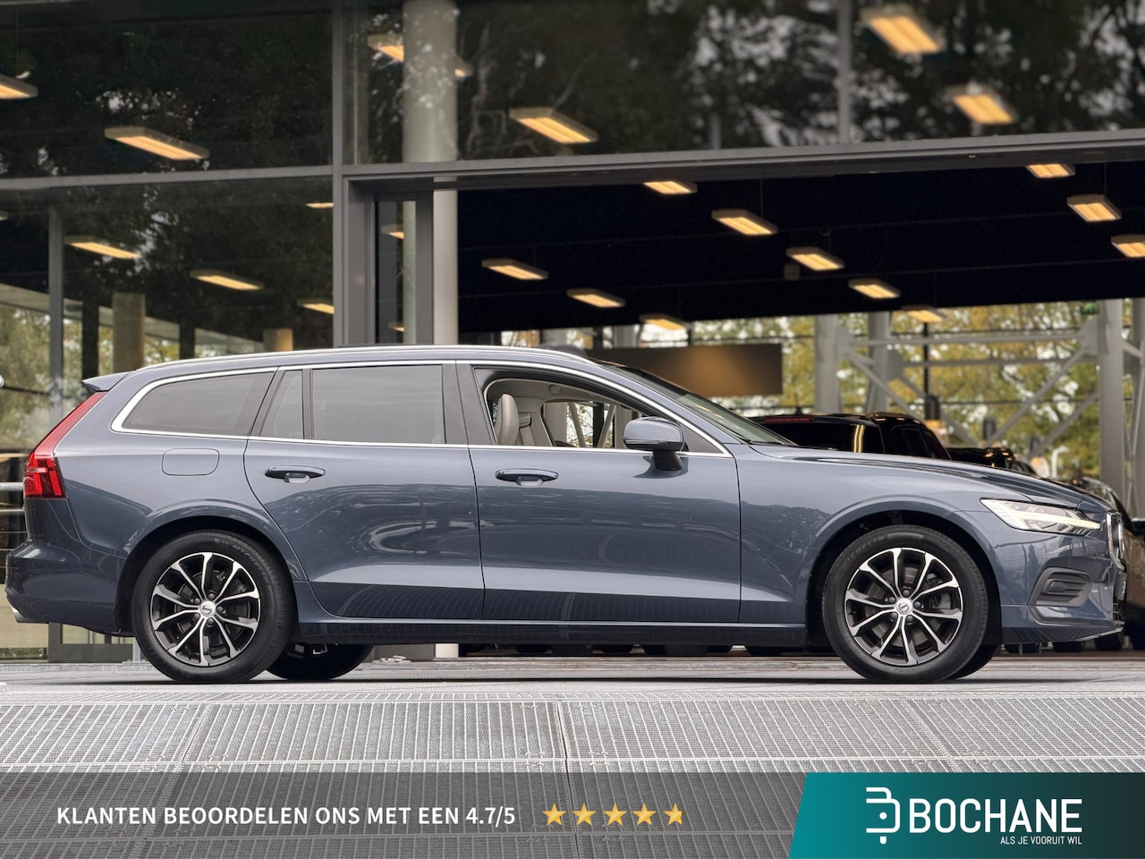 Volvo V60 - 2.0 B3 Momentum Business | Trekhaak | Panoramadak | Leder | Stoelverwarming | Adaptieve Cr - AutoWereld.nl
