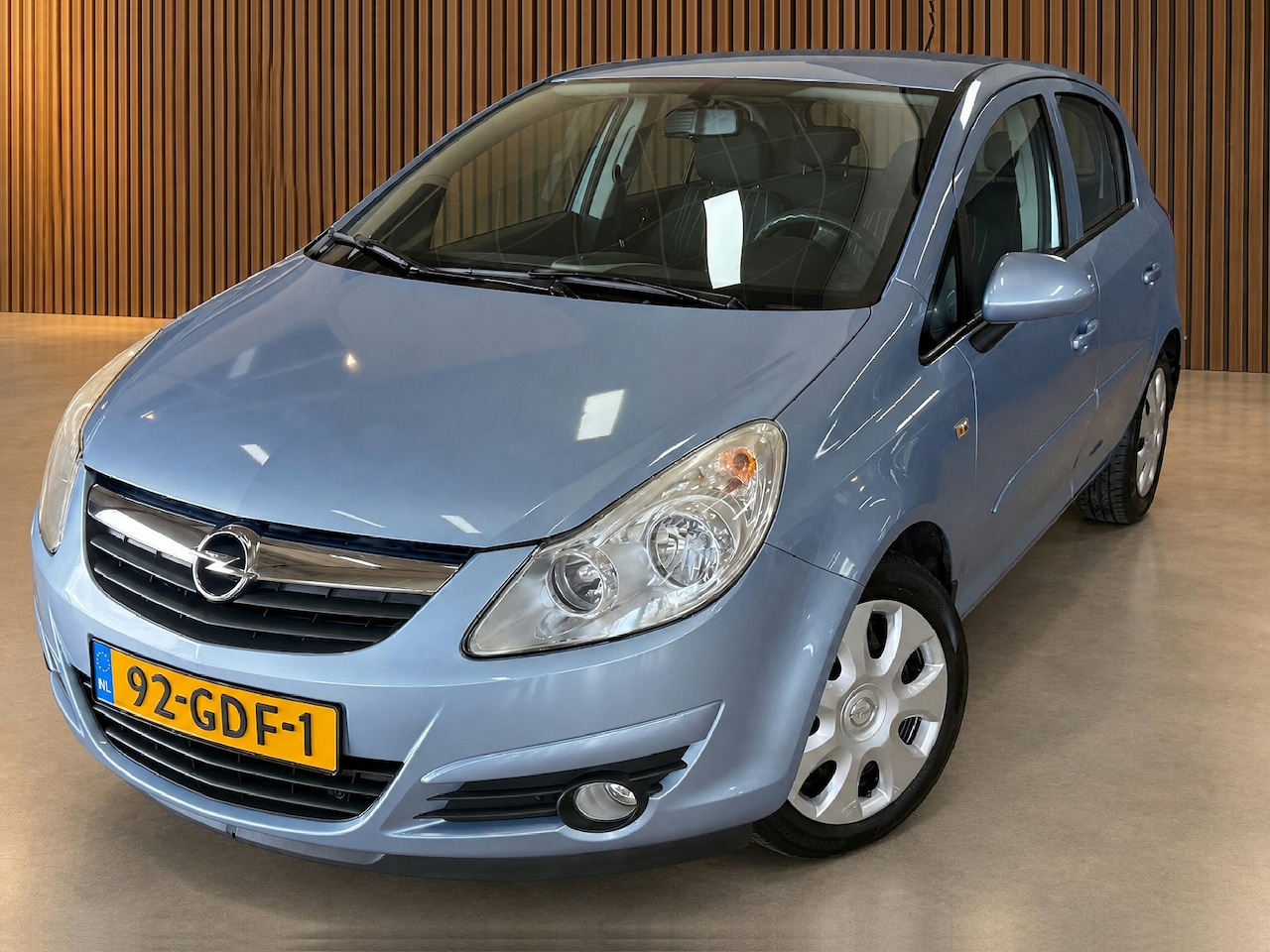 Opel Corsa - 1.4-16V Enjoy | Airco - AutoWereld.nl