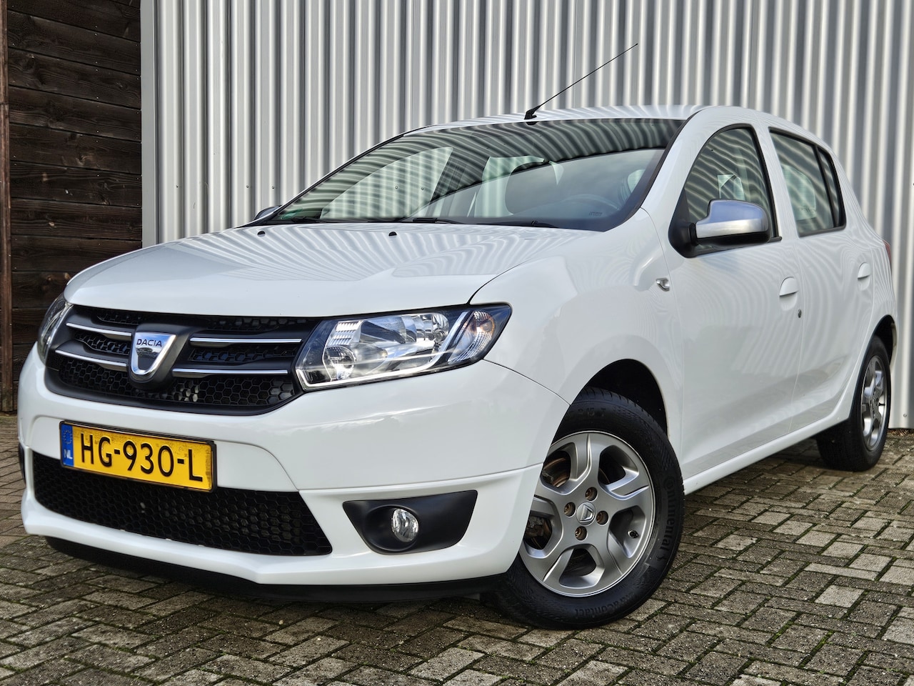 Dacia Sandero - 0.9 TCe 10th Anniversary /Cruise Control/Trekhaak! - AutoWereld.nl