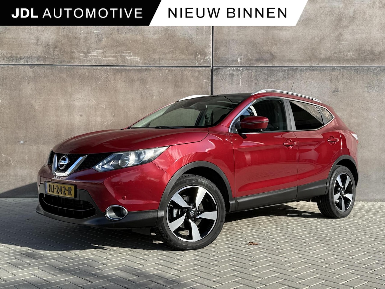 Nissan Qashqai - 1.6 Connect Edition | 1ste Eig. | Trekhaak | Panorama dak | Dealer onderhouden | 360' Came - AutoWereld.nl