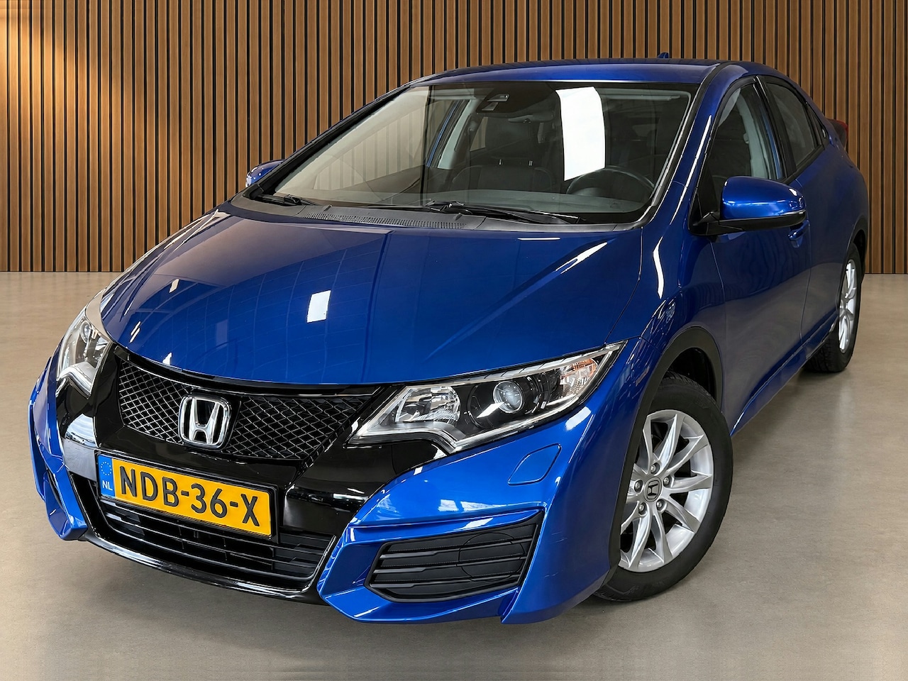 Honda Civic - 1.4 Comfort Silverstone | Cruise | Sensoren | Airco - AutoWereld.nl