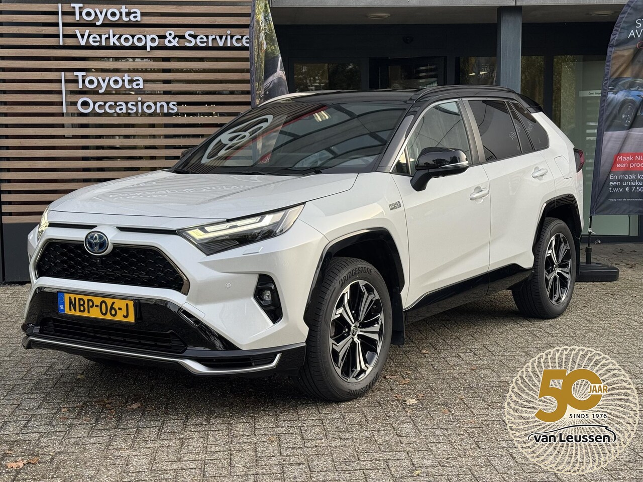 Toyota RAV4 - 2.5 Plug-in Hybrid AWD Bi-Tone Plus HEAD-UP 360-CAMERA STOEL/STUURVERWARMING STOELVENTILAT - AutoWereld.nl