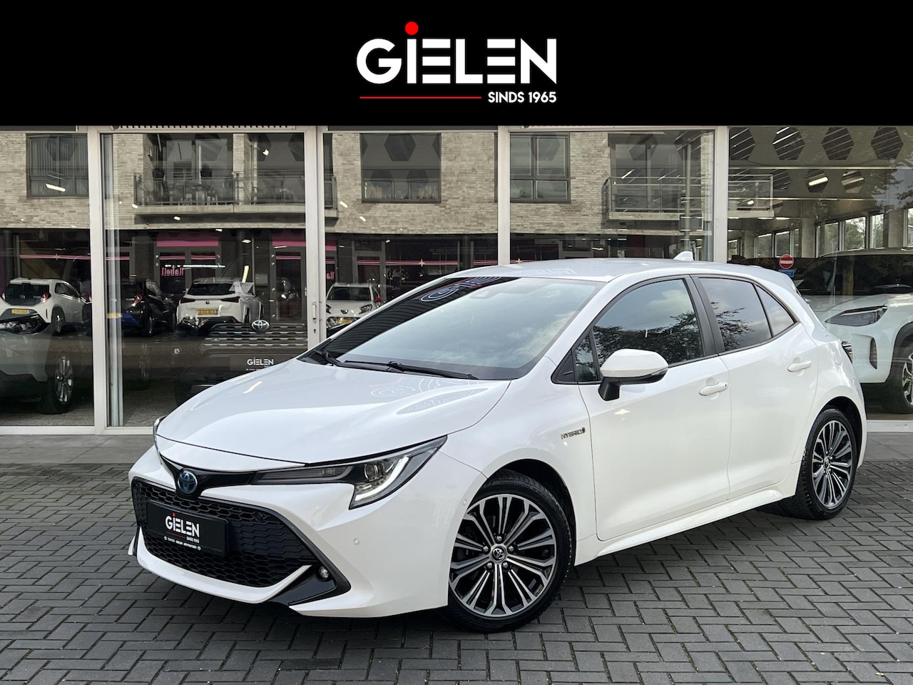 Toyota Corolla - 1.8 Hybrid Style | Dodehoekherkenning, Parkeersensoren, Stoel + Stuurverwarming, Keyless, - AutoWereld.nl