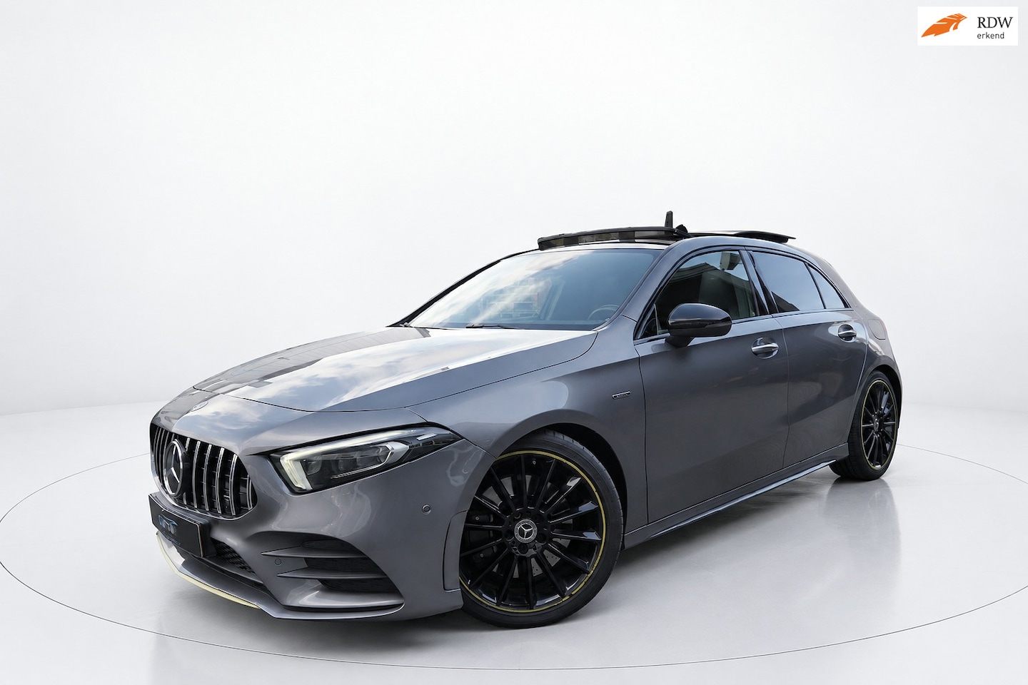 Mercedes-Benz A-klasse - 250 AMG EDITION ONE PANO SFEER HUD - AutoWereld.nl