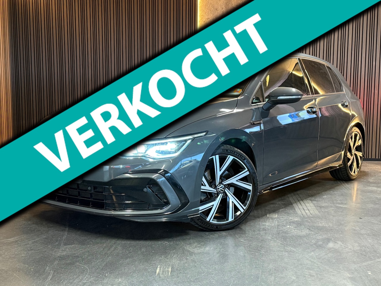 Volkswagen Golf - 1.5 eTSI R-Line DSG Pano IQ Camera CarPlay BTW - AutoWereld.nl