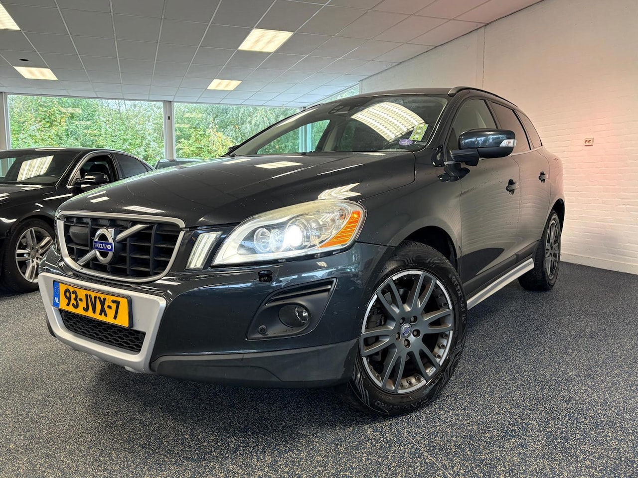 Volvo XC60 - 3.0 T6 AWD Momentum | Trekhaak | Stoelverwarming | Camera | Airco | LMV | Leder | Goed Ond - AutoWereld.nl