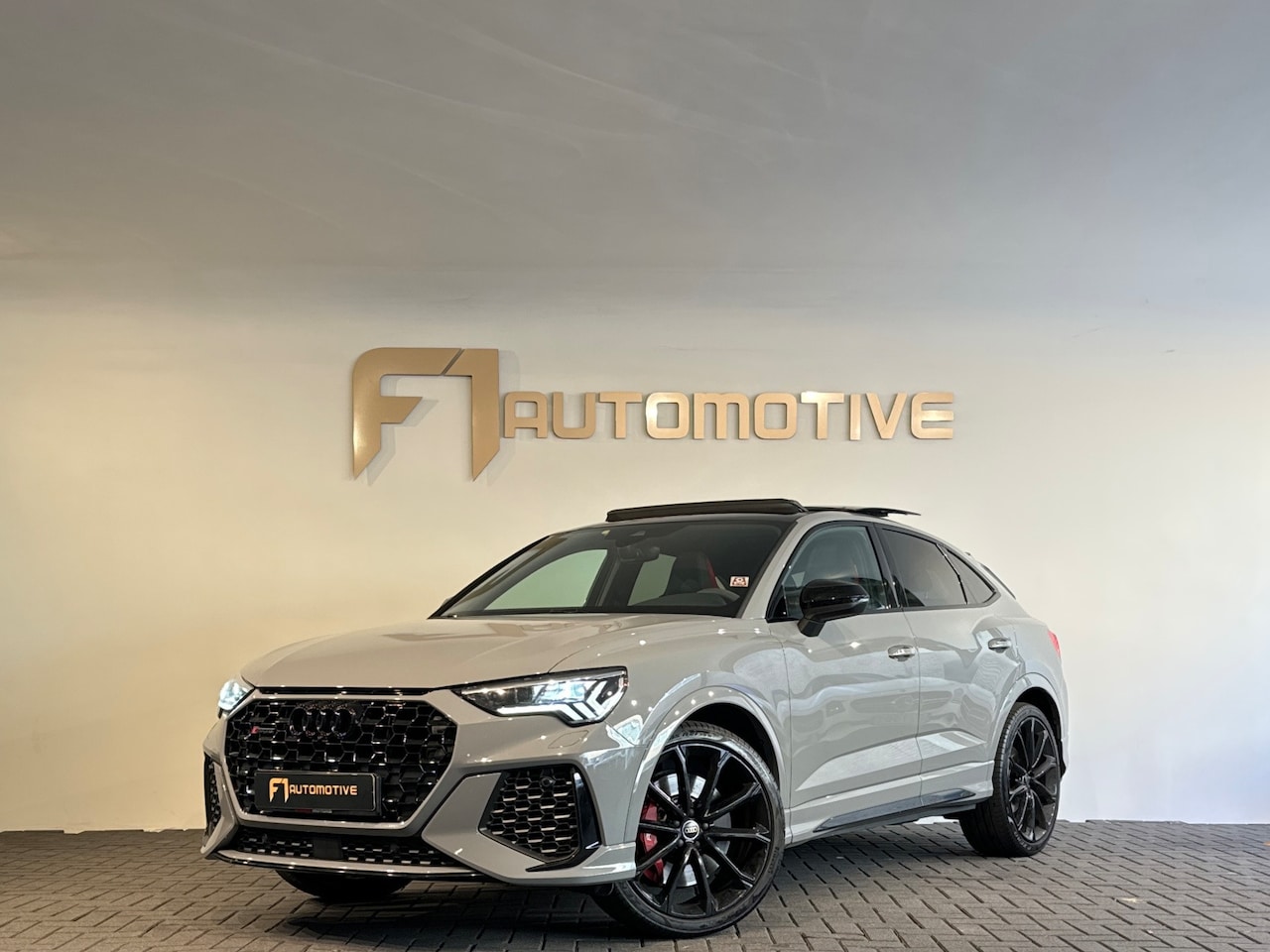 Audi RSQ3 Sportback - 2.5 TFSI Pano|B&O|Keyless|Carbon|Dodehoek|Keyless - AutoWereld.nl