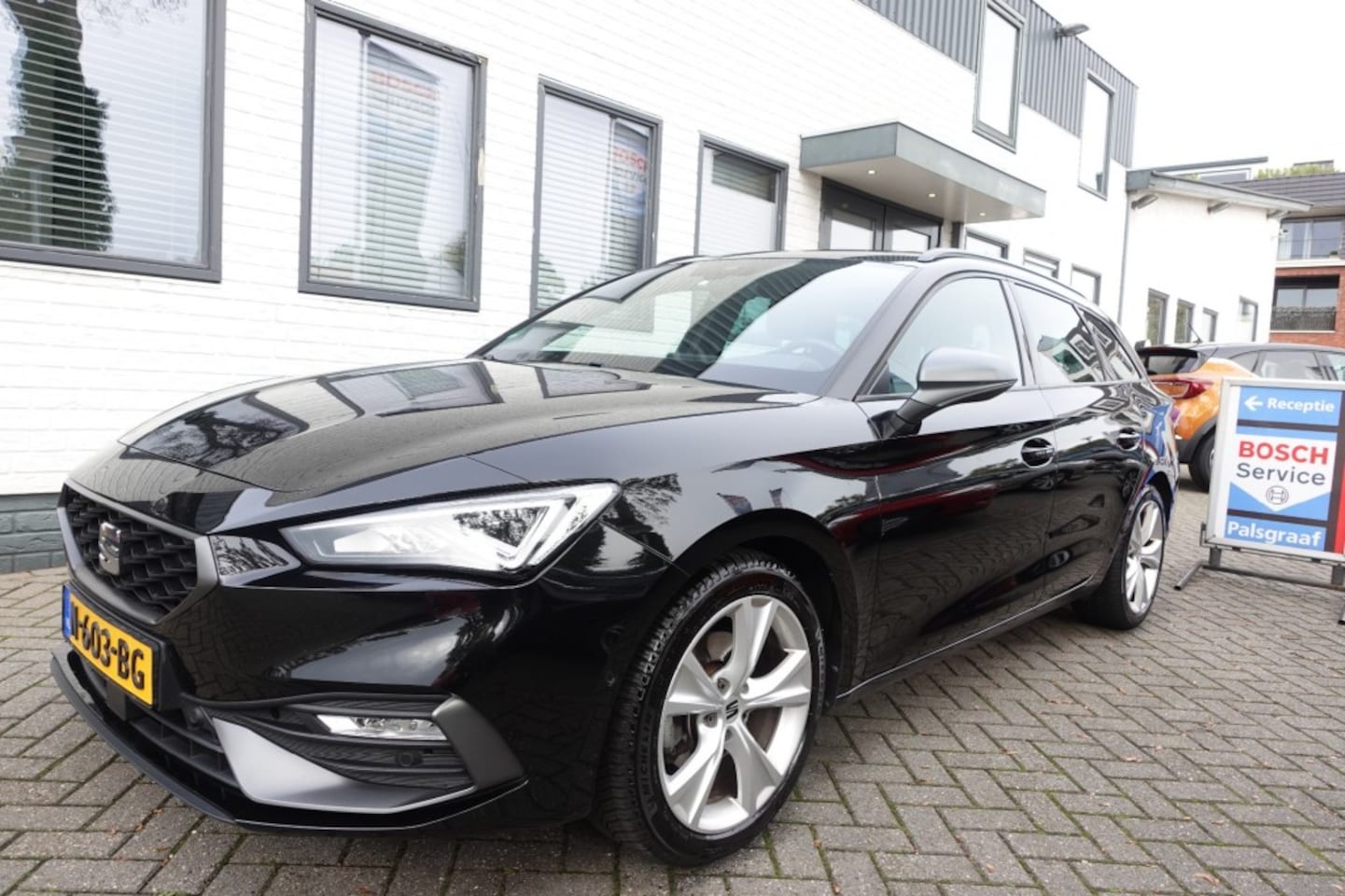 SEAT Leon Sportstourer - 1.5 eTSI FR Business Intense SPORTSTOURER 1.5 ETSI 150PK FR BUSINESS INTENSE - AutoWereld.nl