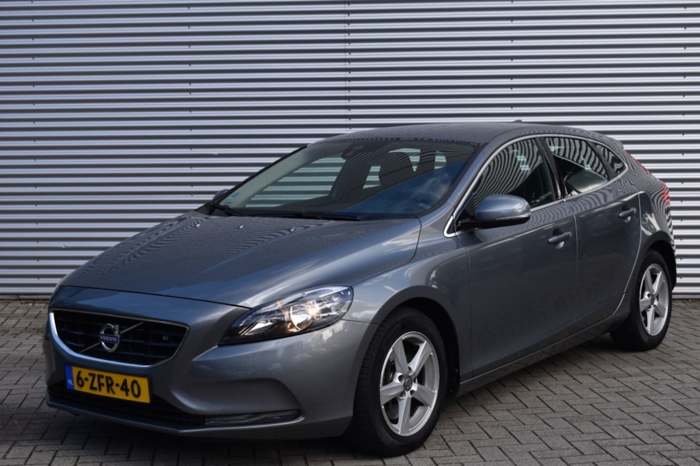 Volvo V40 - 2.0 D4 SUMMUM BUSINESS / 190PK / 100% ONDERHOUDEN / NL-AUTO / - AutoWereld.nl