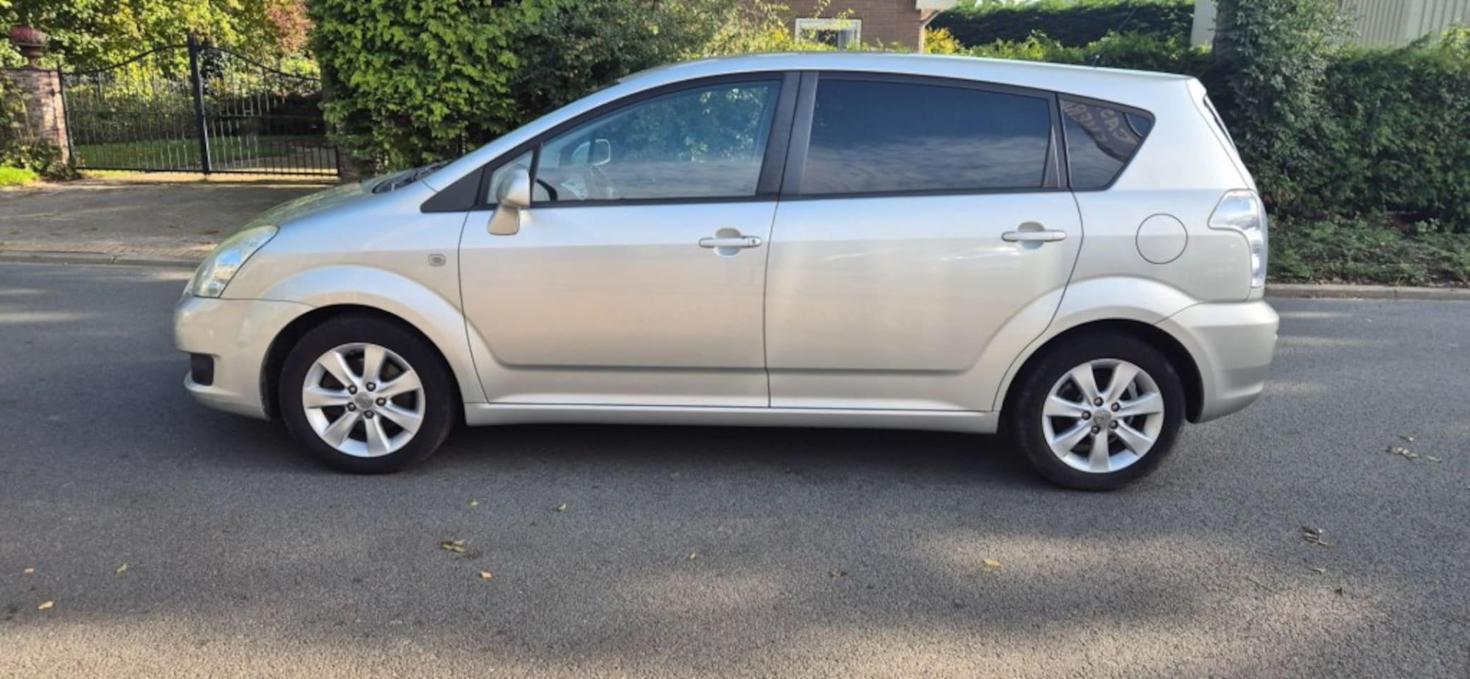 Toyota Corolla Verso - 1.8 VVT-i Luna 7p/Automaat/trekhaak/cruise control/ECC/NAP - AutoWereld.nl
