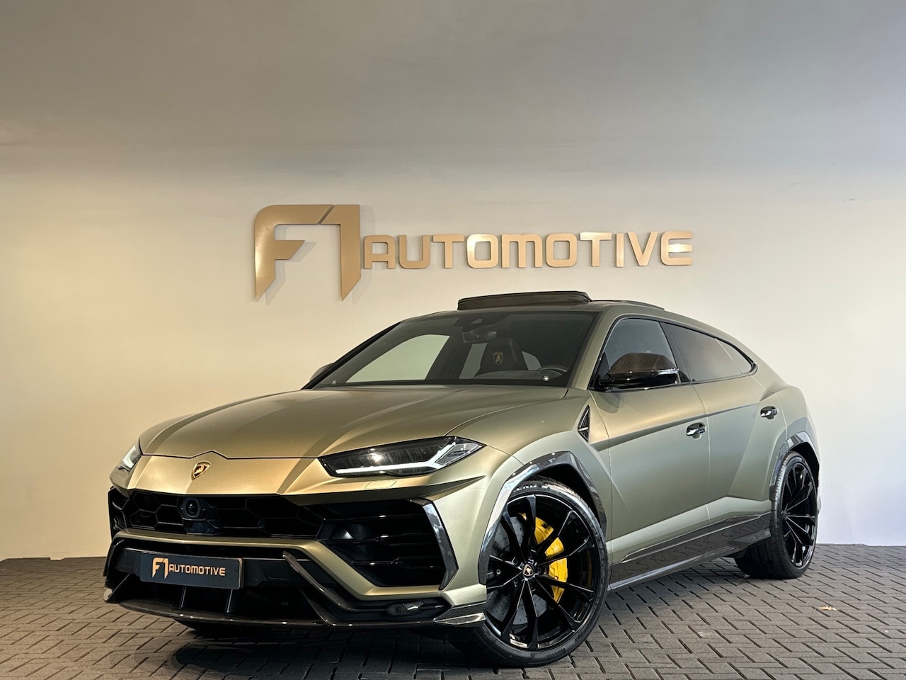 Lamborghini Urus - 4.0 V8 Pano|Ceramic|Carbon|B&O 3D|Massage|Blindspot|Keyless - AutoWereld.nl