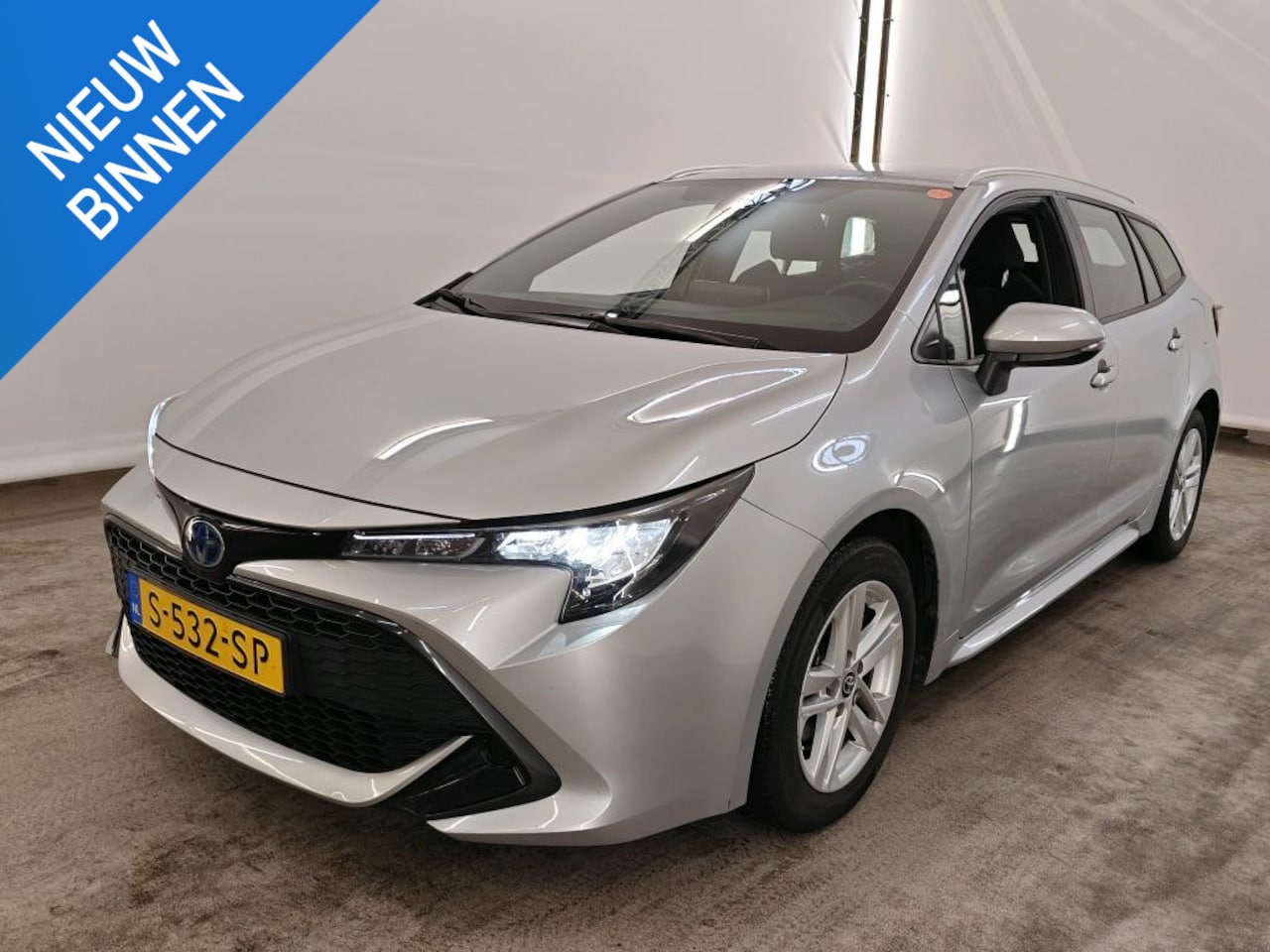 Toyota Corolla Touring Sports - 1.8 HYBRID ACTIVE I P-CAMERA I APPLE CARPLAY I ANDROID AUTO I NAVIGATIE I CLIMATE CONTROL - AutoWereld.nl