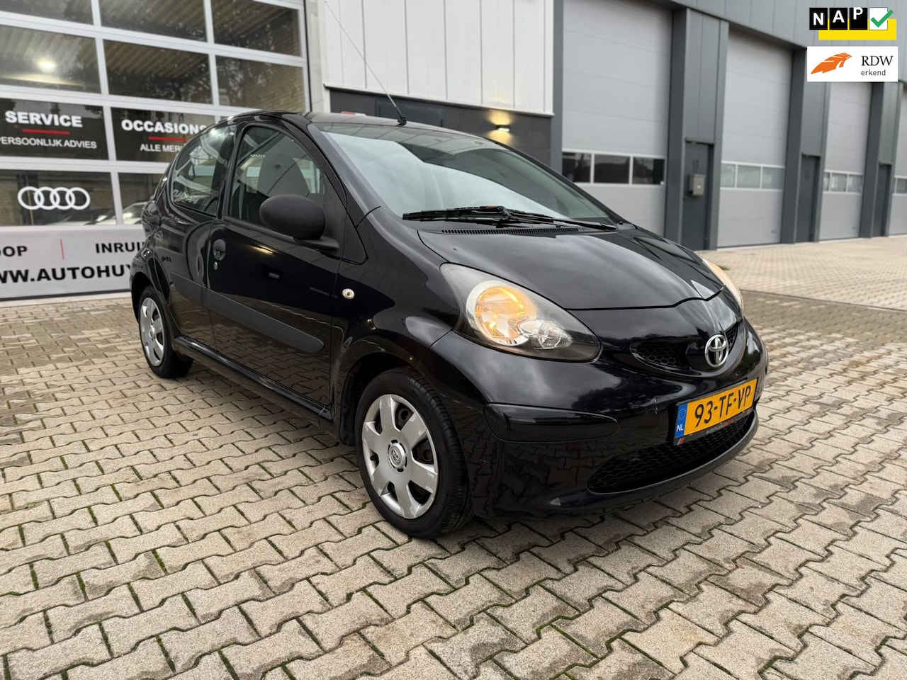 Toyota Aygo - 1.0-12V Zwart 5 Deurs Dealer Onderhouden Topstaat - AutoWereld.nl