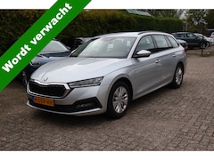 Skoda Octavia Combi - 111PK TSI Ambition NL-Auto / Carplay, android / Led verl. / Clima